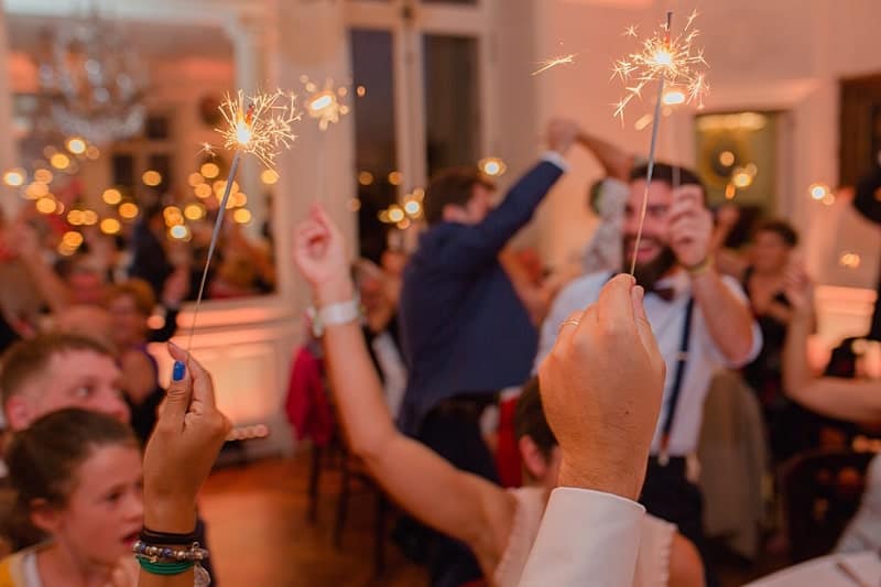 Les mariés investissent la salle de reception