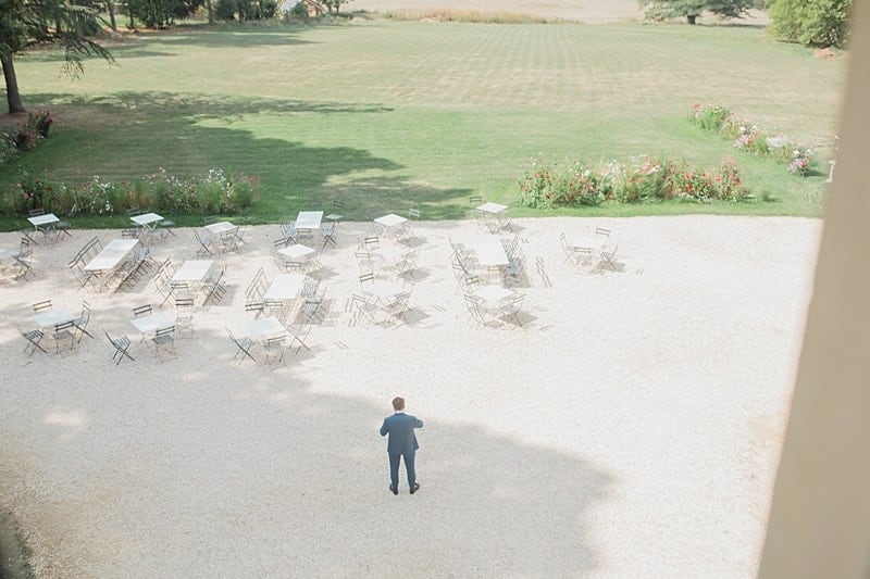 Le marié attend sa mariée