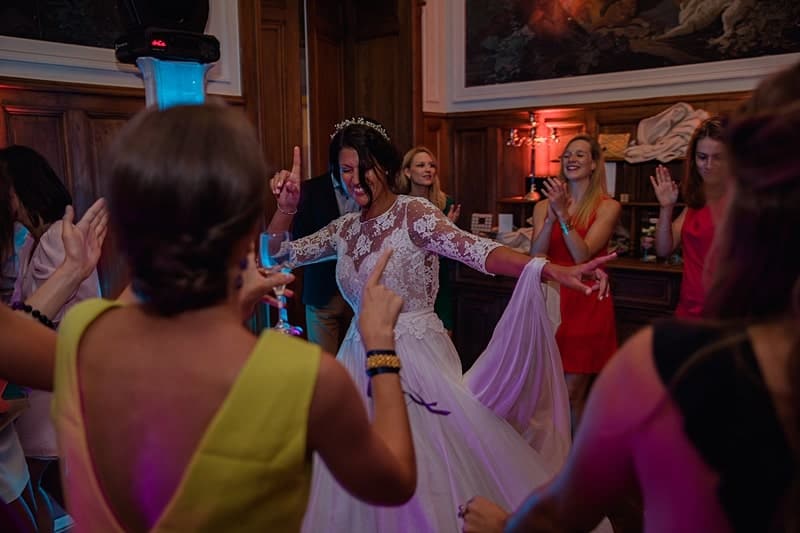 La danse de la mariée