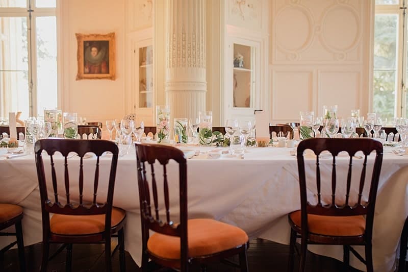 Table de la salle de réception au château d'Azy