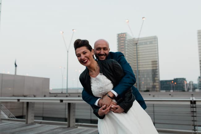 Éclats de rire des mariés