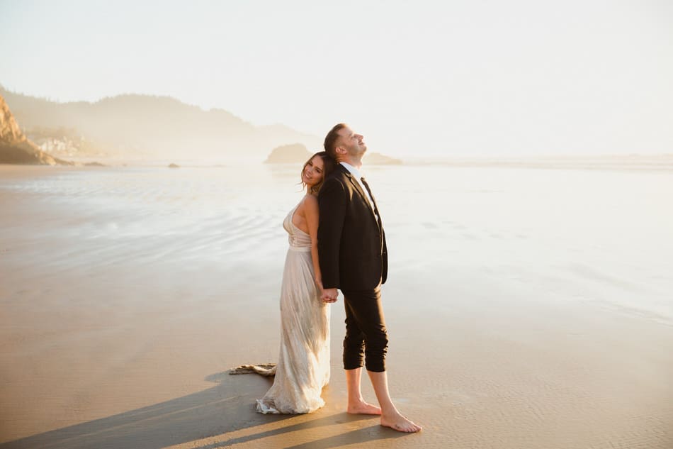 les mariés profitent de ce moment de calme