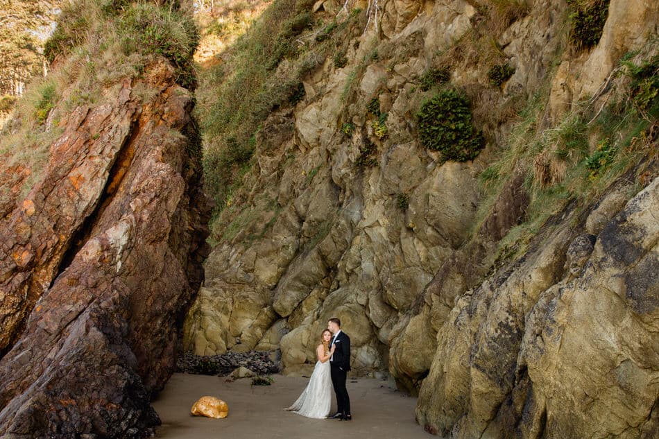 couple de mariés sur la plage