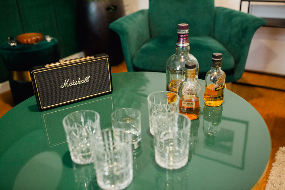 du rhum et de la musique pour préparatifs