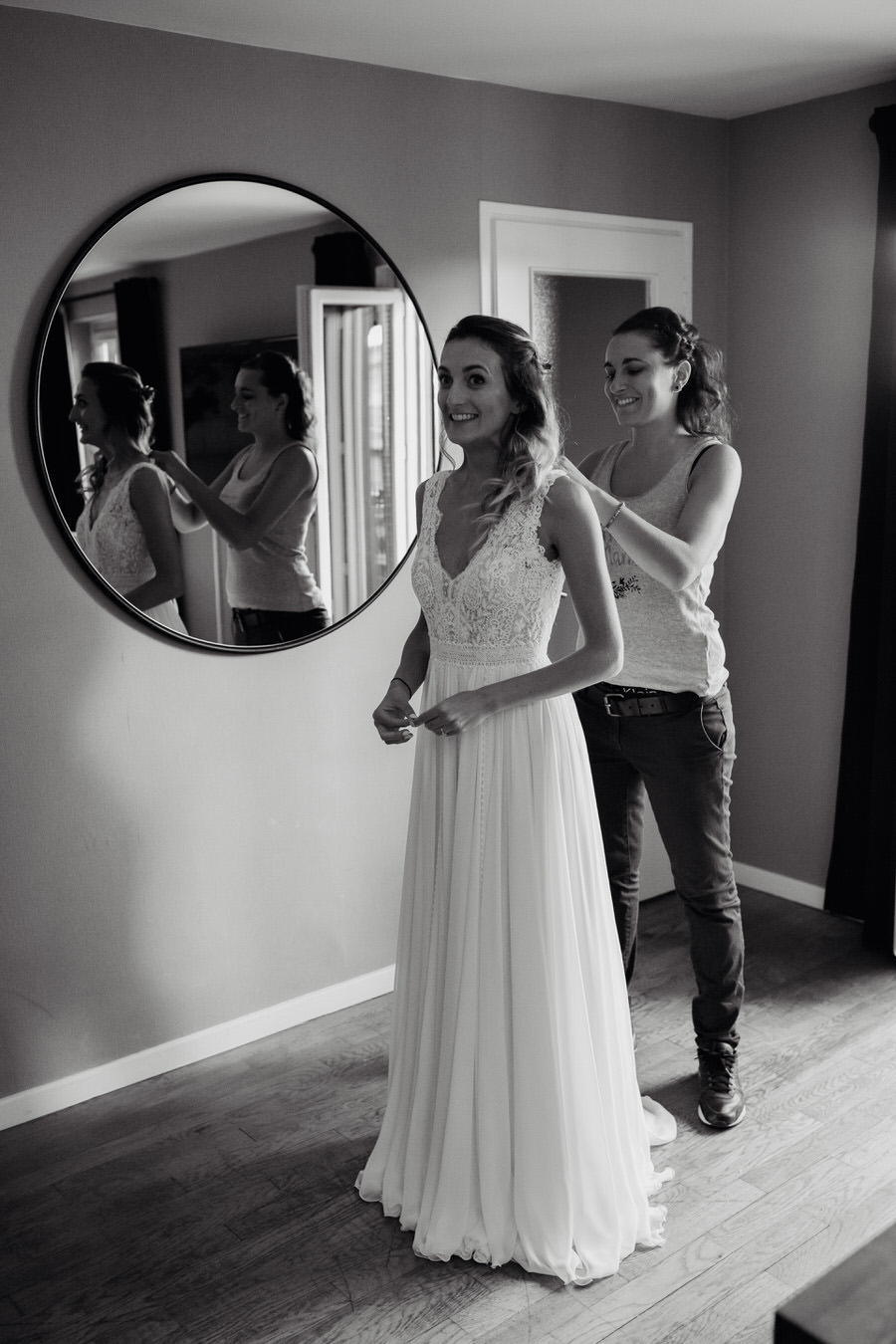 La mariée finit de se préparer