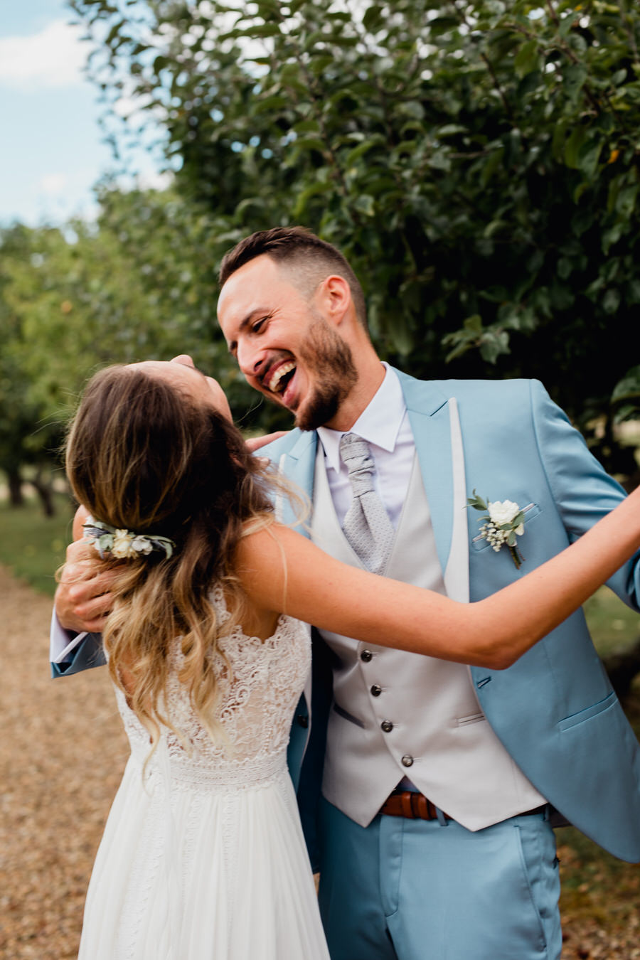 Fou rire entre les mariés