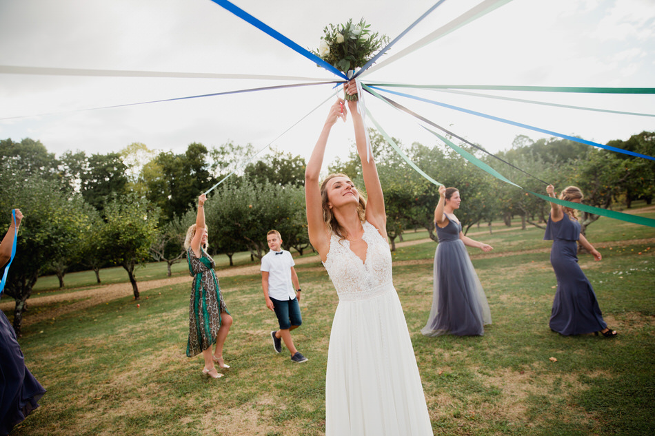 lancer de bouquet avec les rubans