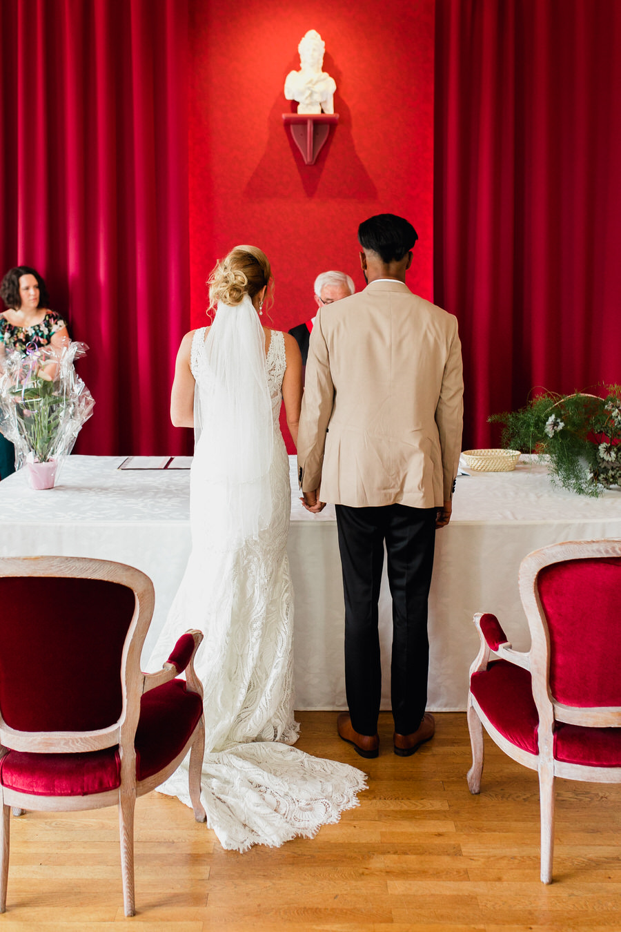 Les mariés pendant les échanges des vœux