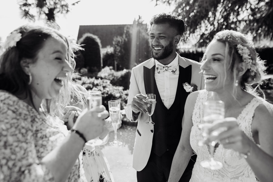les invités pendant le cocktail