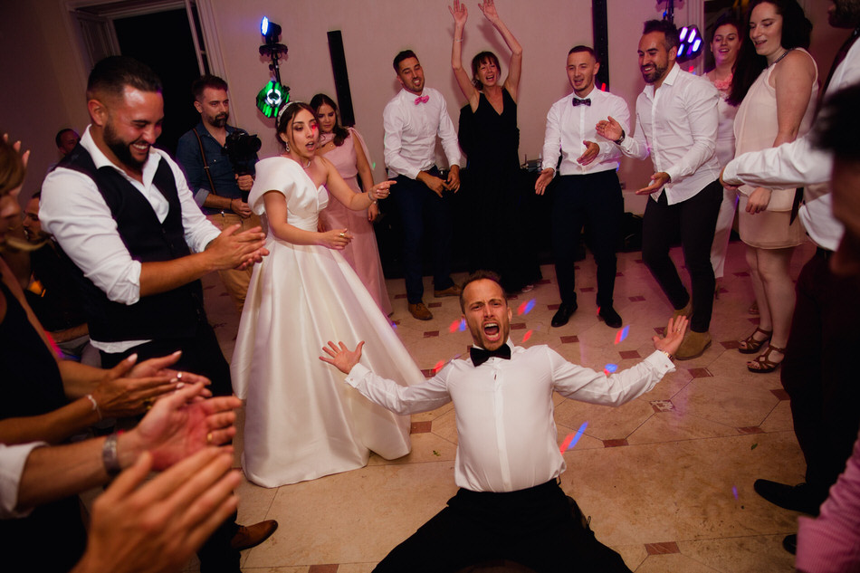 Le marié fait le show