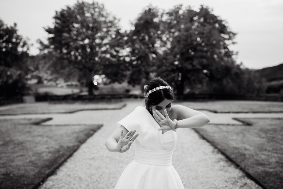 La mariée danse pour son mariage
