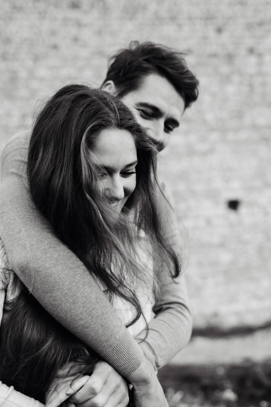 une séance photo de couple fun et naturel