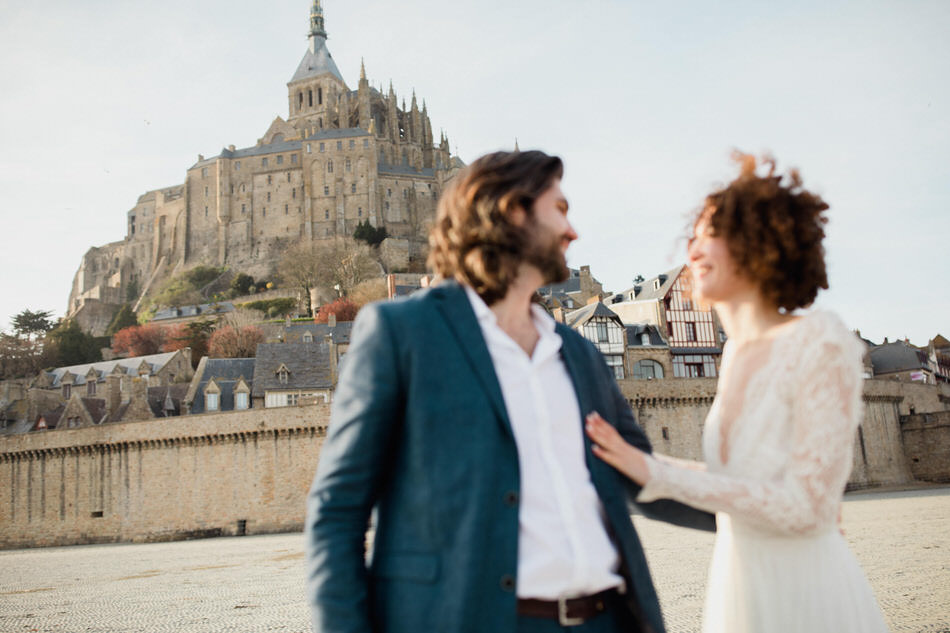 Couple dans la baie du mont Saint michel