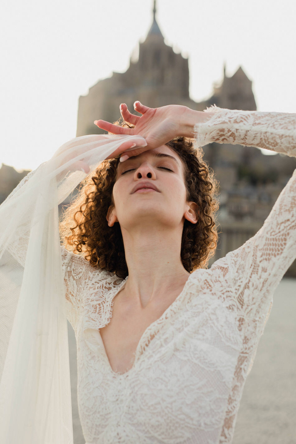 Mariée dans la baie du mont st michel