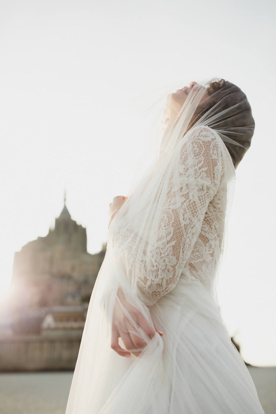 séance couple devant le magnifique mont st michel