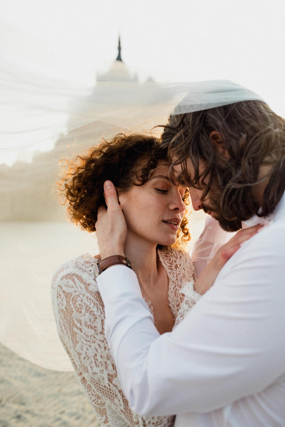 séance couple devant le mont saint michel