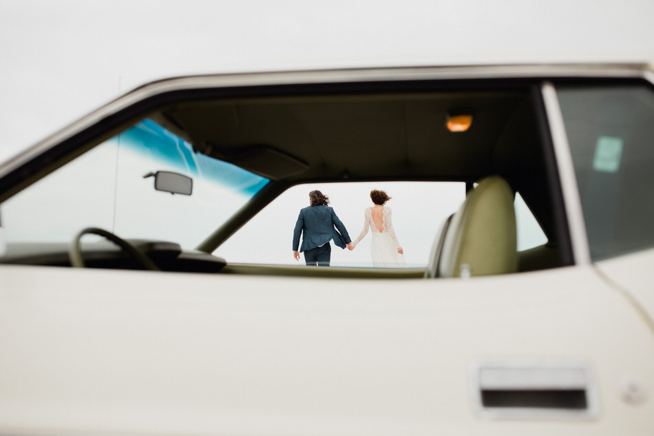 les mariés se dirige vers le mont st michel