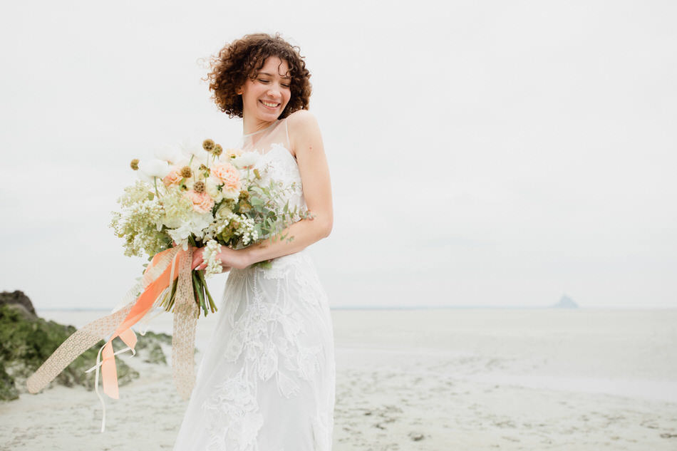 La mariée avec son bouquet
