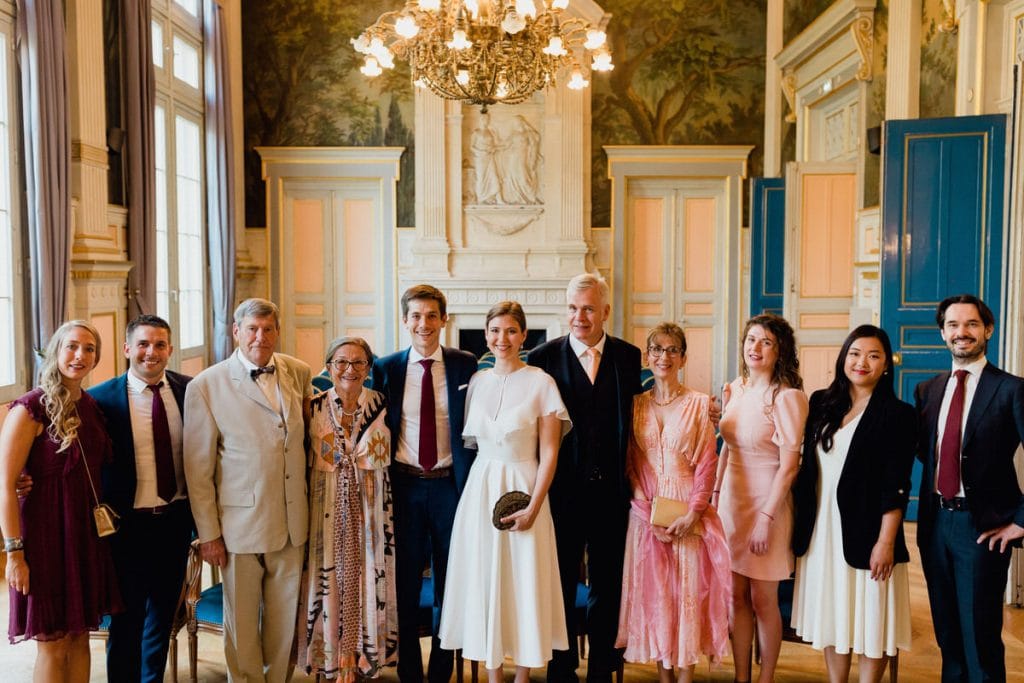 photo de famille dans la mairie du 16eme paris