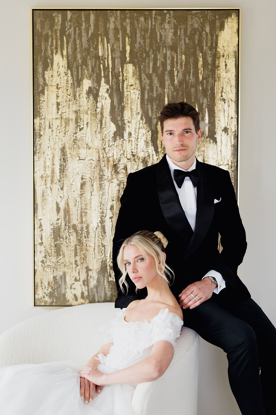 Couple pictures inside the bride room at the domaine de patras