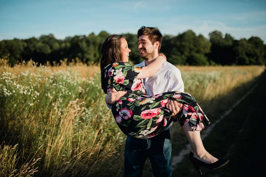 La future mariée se fait porter