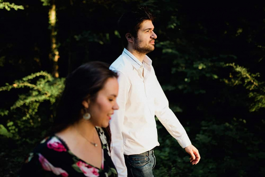 le couple aux chemins des roses