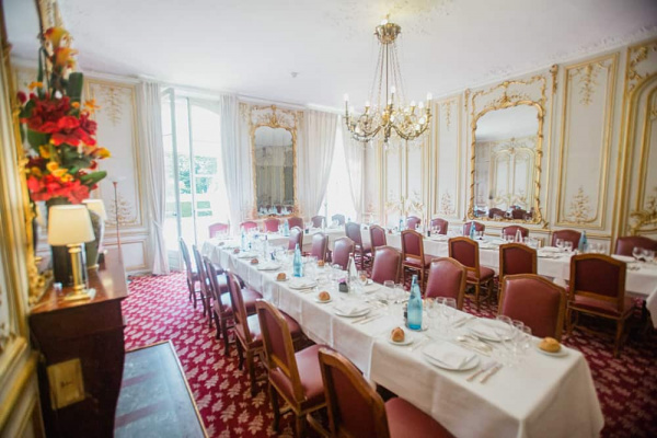 La salle de réception pour les invités du mariage salle de réception du mariage