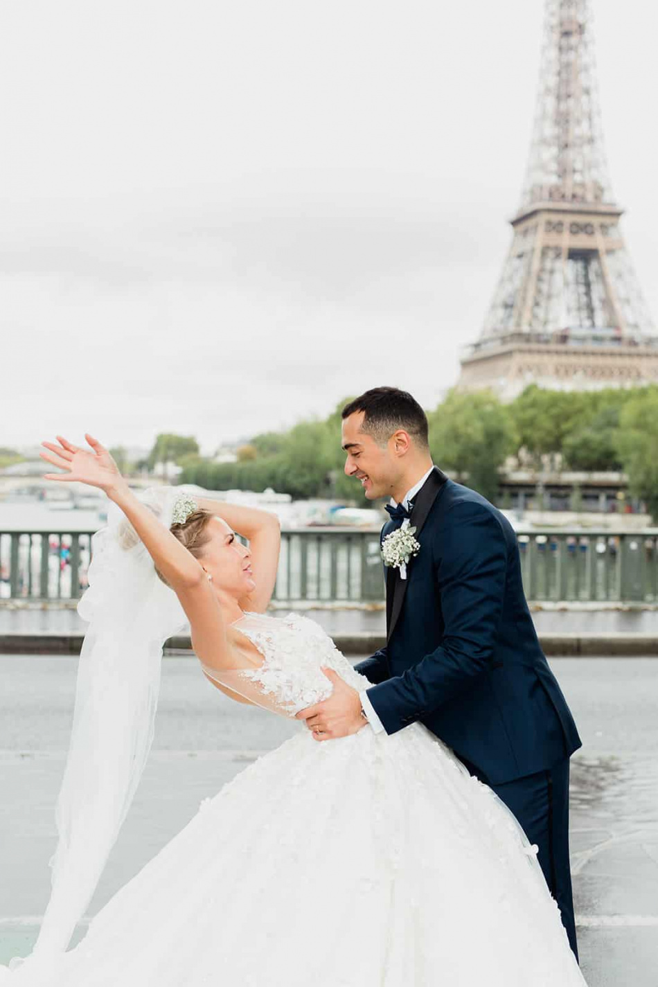 Mariage au pont bir hakeim à Paris