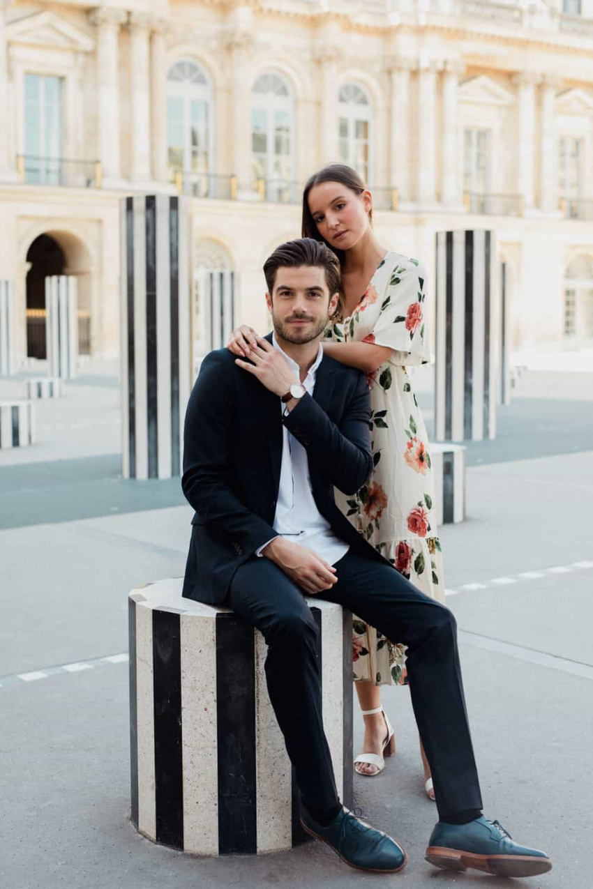 Séance couple paris aux colonnes de Buren