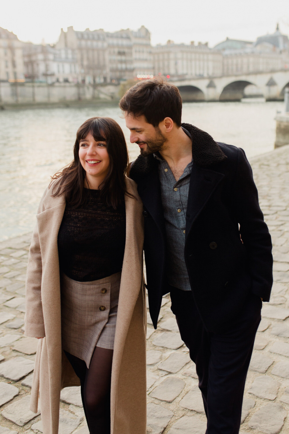 Photo en bord de Seine du couple