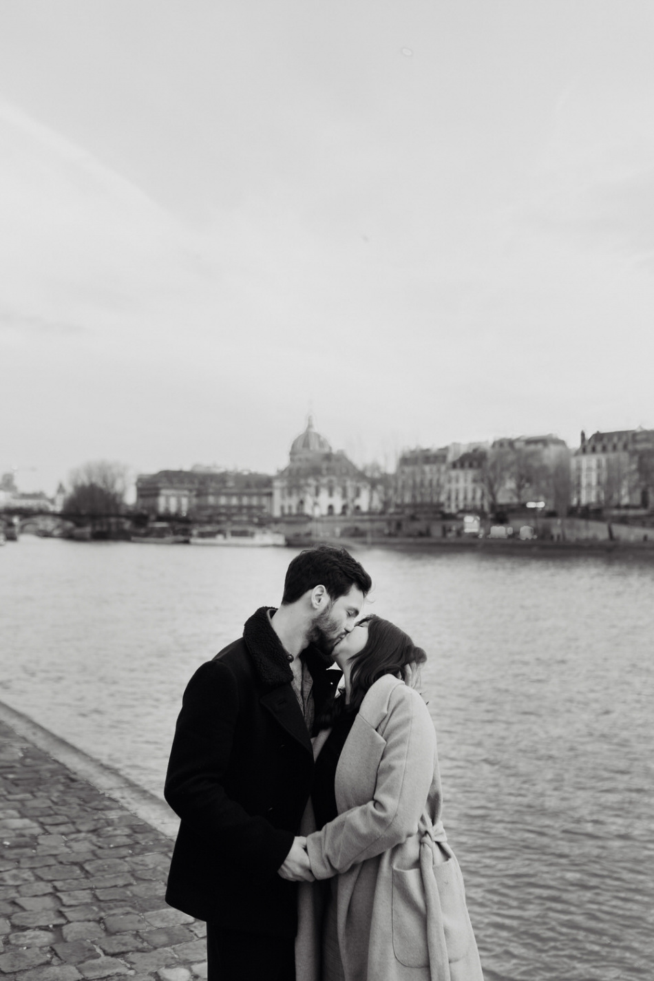 Photo en noir et blanc du couple