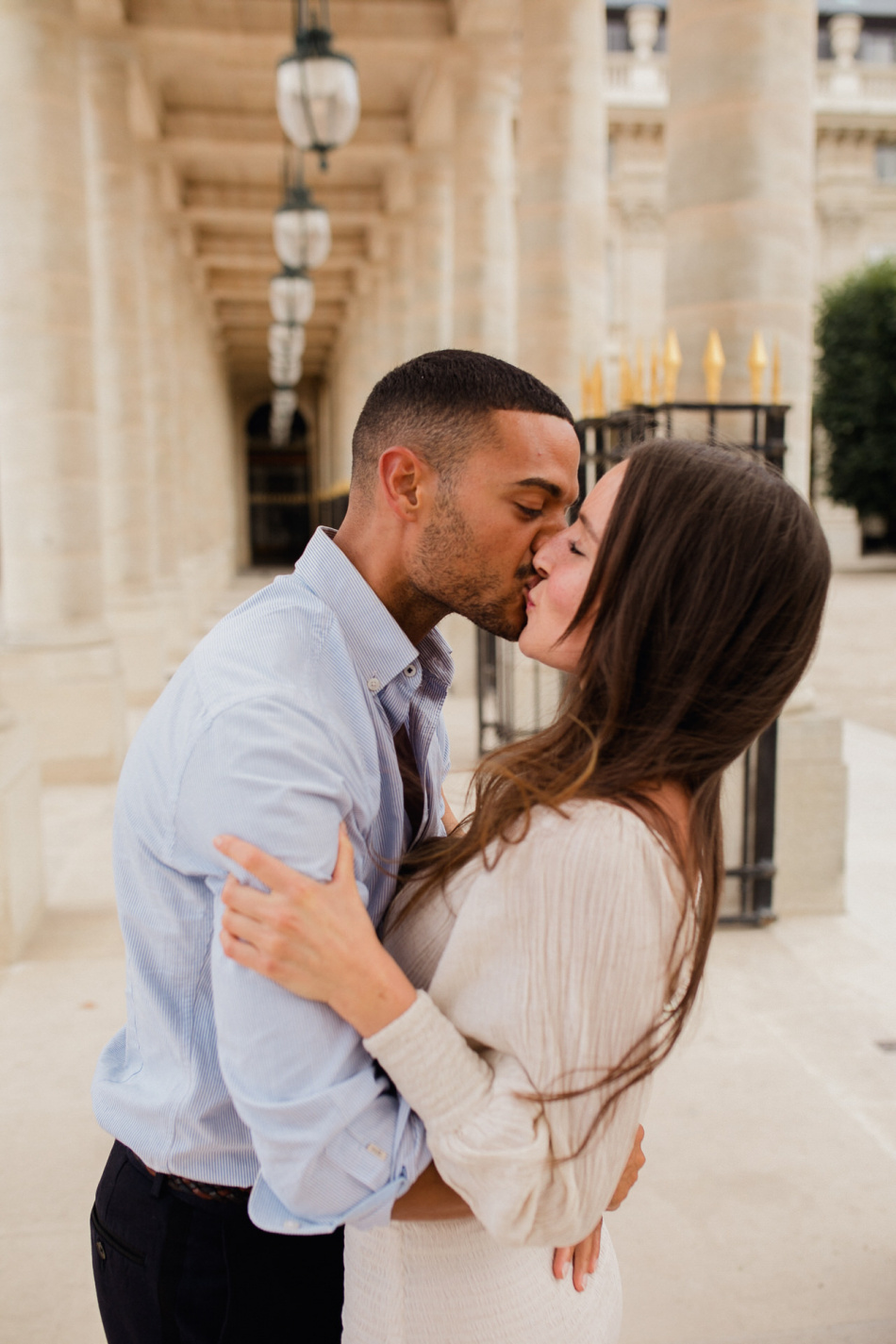 Le bisou dans les rues parisiennes